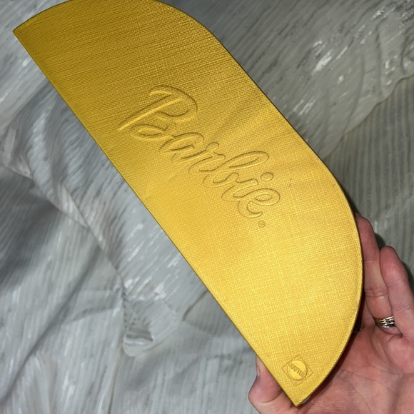 SPECIAL 2000 EDITION CELEBRATION BARBIE FIRST IN A SERIES FOR THE 21st CENTURY - Picture 16 of 17